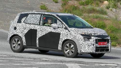 2017-citroen-c3-picasso-spy-photo