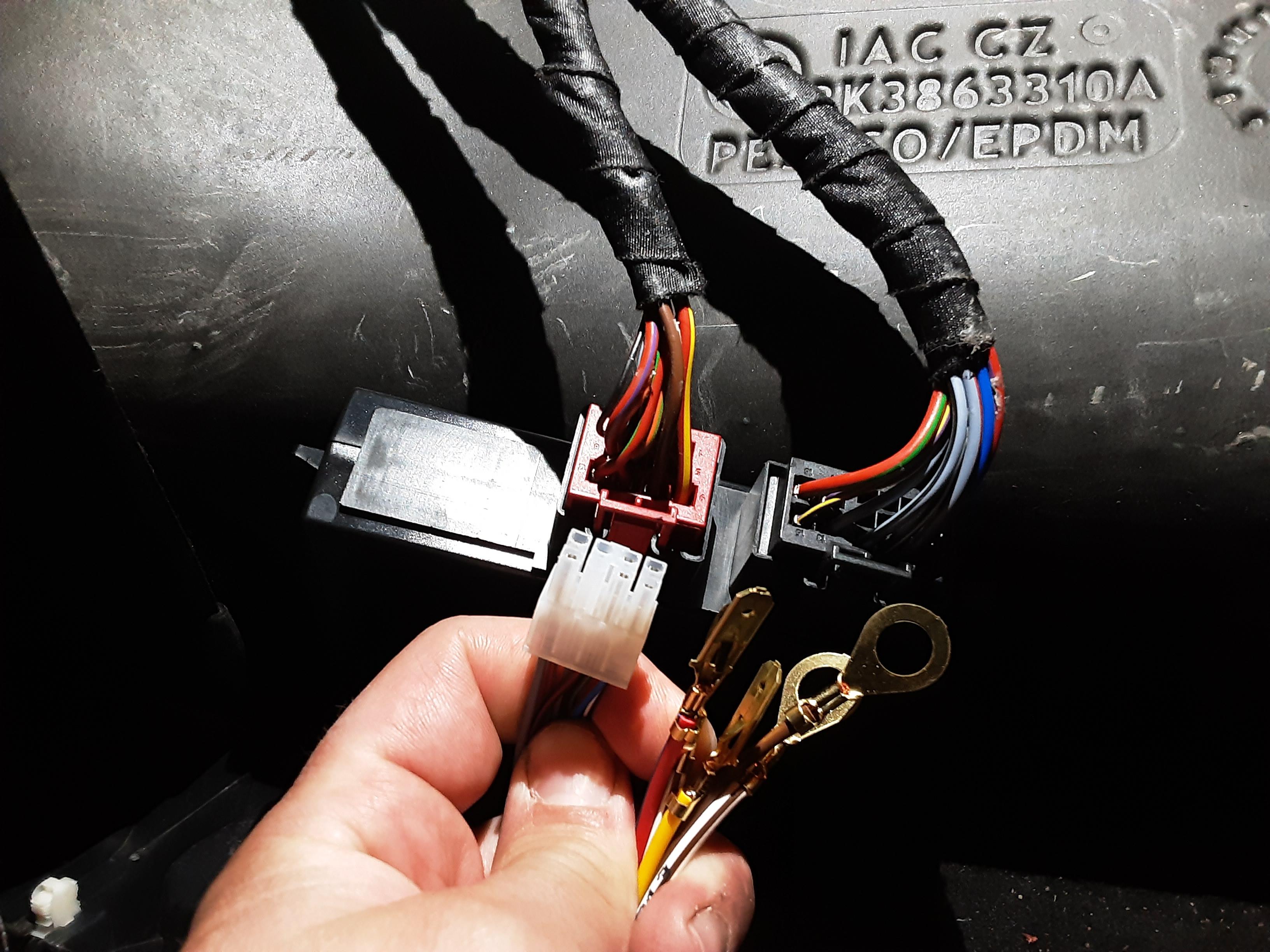 Caddy 4 mit Anhängervorbereitung - Wo Stecker anschließen?