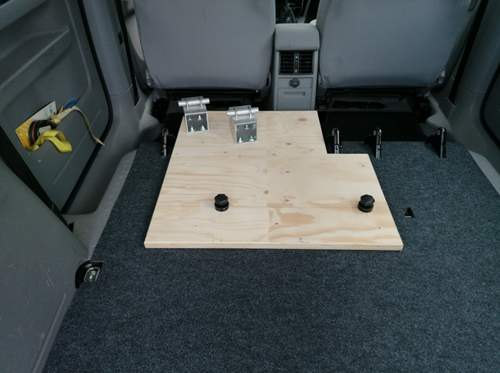 Vw-caddy-radhalter01