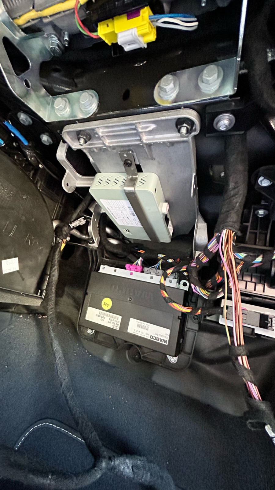Carplay / Android Auto von Mr12Volt A6-4F