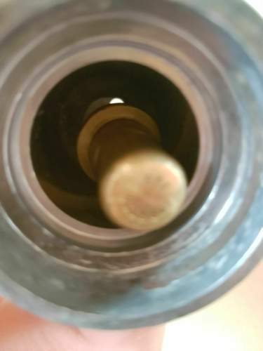 Wie man sieht ist der Stift zu lange, da das Thermostat (Wachs) haengt und dadurch fliesst ganze zeit kaltes Wasser in den (grossen) Kreislauf..jpg