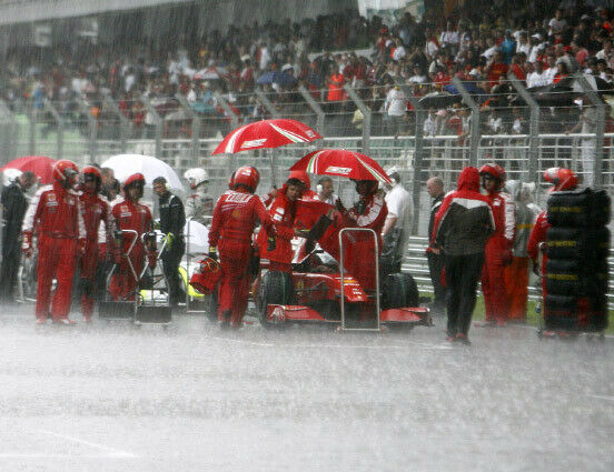 Chaosrennen von Malaysia - Die Formel 1 versinkt im Regen