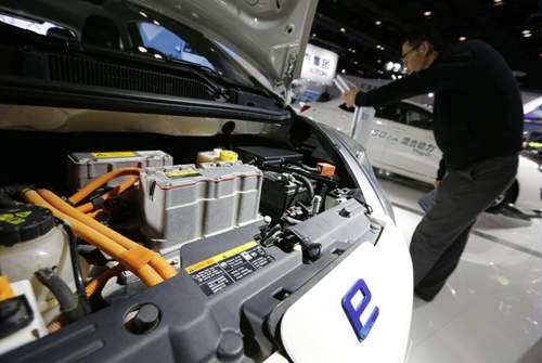 China will die E-Mobilität: Elektroauto von Roewe auf der Beijing "New Energy Automobile Industry Exhibition" in Peking