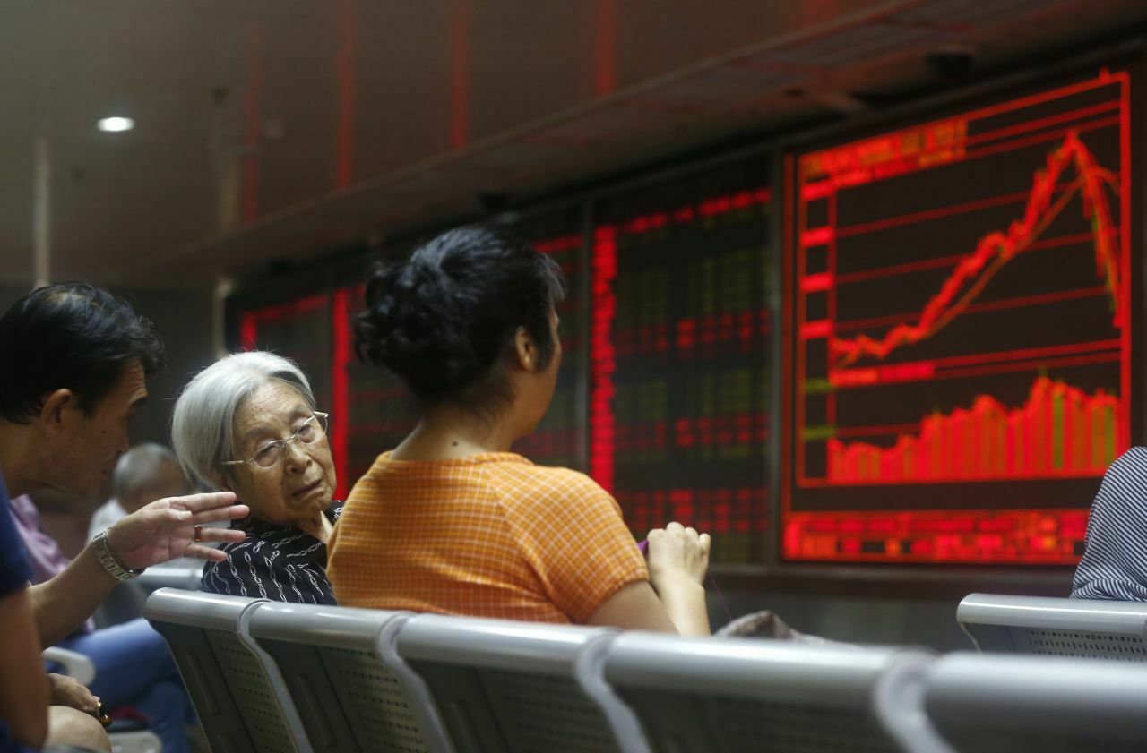 Investoren in Peking sehen am 9. Juli erstmals seit einem Monat einen steigenden Kursverlauf: Der Staat hatte vielen Eignern kurzerhand den Verkauf von Aktien verboten
