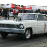 Wenn ein Blower raus-schaut, is 
Alles gut 
PS wenn man beim Dragracing nicht weiß was es für ein Auto sein könnte liegt man mit Chevy Nova praktisch immer gut
