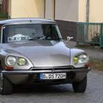 Ein Citroën DS 21 Pallas des Baujahres 1971 - Teilnehmer-Fahrzeug der 16. AvD Rund um Berlin-Classic im mecklenburgischen Dorf Lärz