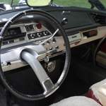 Das einspeichige Lenkrad des Citroën DS 21 vor dem üppigen Armaturenbrett war typisch für die damaligen Fahrzeuge von Citroën
