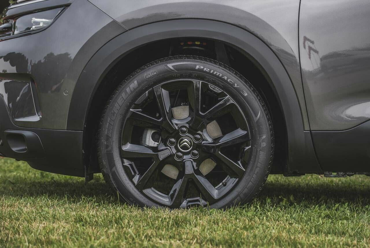 Interessante Aussage von Citroën-Chefin Jackson: Beim Thema Diesel gebe es keine Strategie, sondern eine Reaktion auf die Nachfrage. Die gehe europaweit stark zurück, aber der Dieselanteil beträgt bei Citroën trotzdem noch 55 %