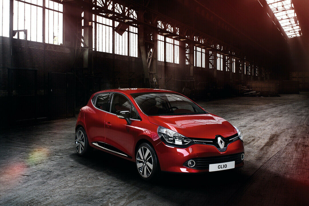 Beim Renault Clio IV können Bremsschläuche beschädigt oder Bremskolben herausgedrückt werden