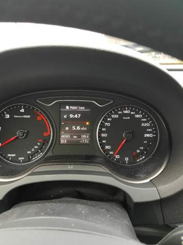 Bei mir wirf die Uhrzeit angezeigt, bei eingefahrenen Display..jpeg
