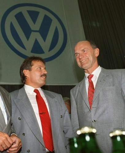 Klaus Volkert und Ferdinand Piëch, 1993. Volkert sagte 2010 über den  VW-Patriarch und Ex-Vorstandsvorsitzenden: Es habe im Konzern nur wenig gegeben, das Piëch nicht gewusst habe. Piëch hatte eine Mitwisserschaft stets bestritten