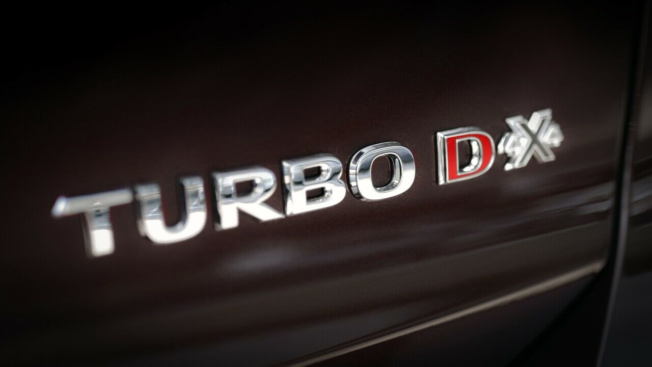 Der Biturbo-Diesel im Opel Insignia leistet 210 PS und wird ausschließlich mit Achtgang-Wandler und Allrad angeboten