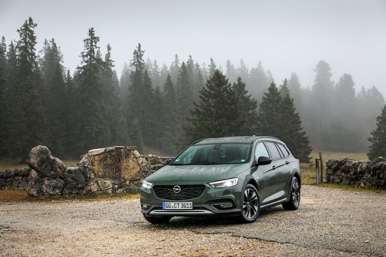"Exclusive" bildet die zweite verfügbare Ausstattungslinie beim Country Tourer. Hier wird es individuell, etwa mit Schwarz statt Chrom und Sonder- statt Standardfarben