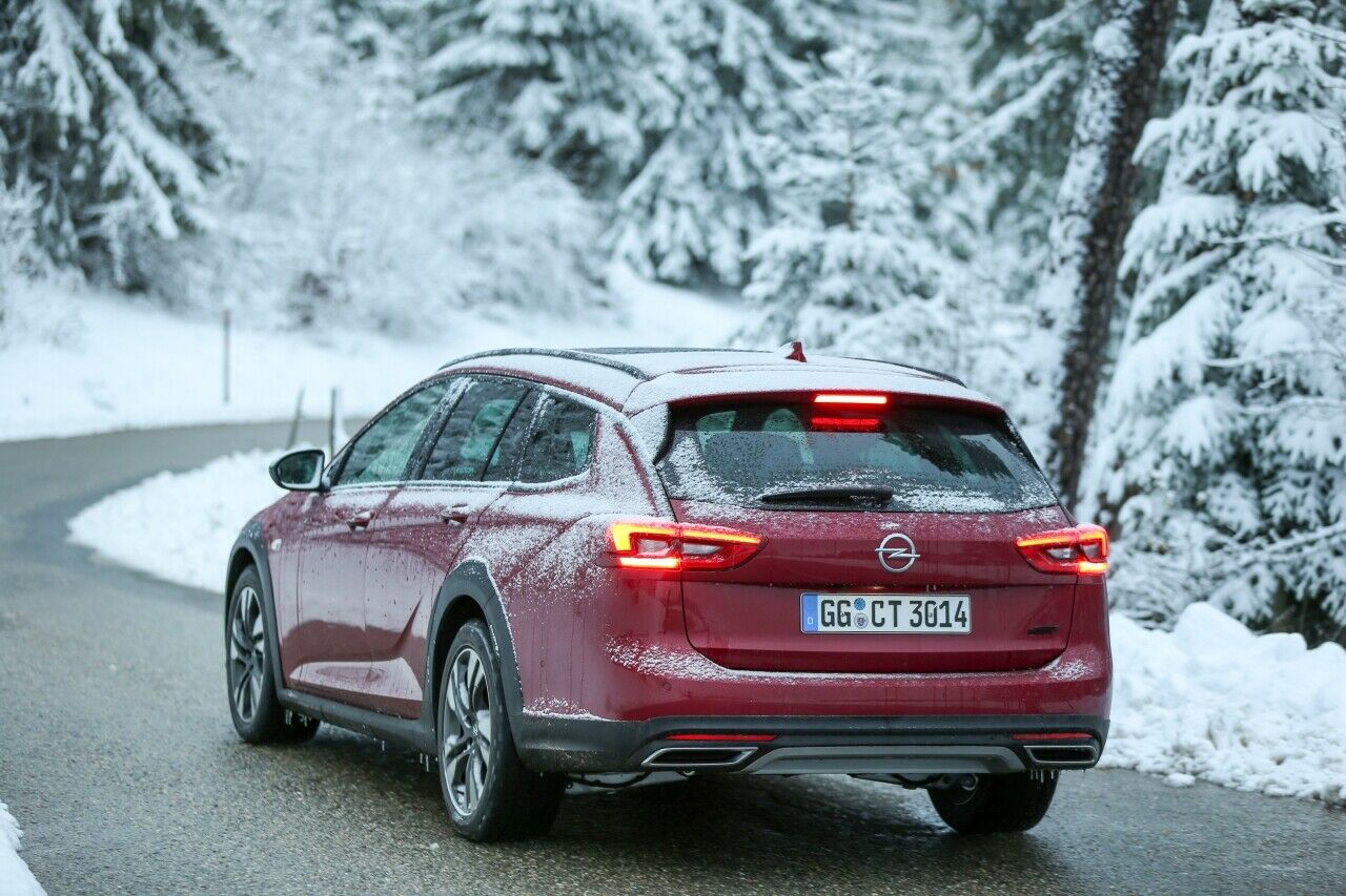 Anders als beim Sports Tourer ist das adaptive Fahrwerk im Country Tourer serienmäßig an Bord