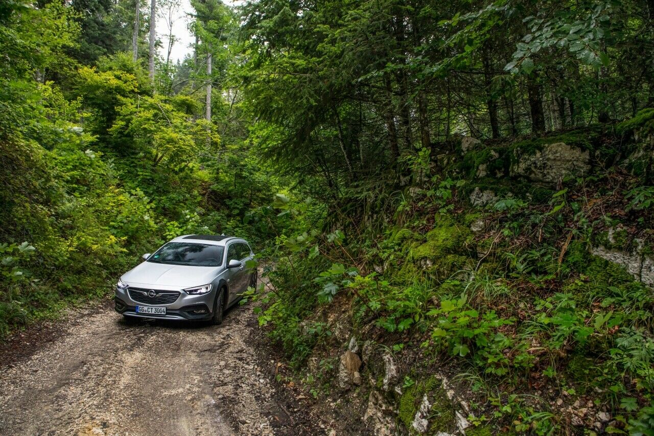 Den Vorgänger verkaufte Opel besonders gut zum Beispiel in den Alpenländern und in Skandinavien - überall dort also, wo Bodenfreiheit und Allrad auch im Alltag ein echter Mehrwert sind