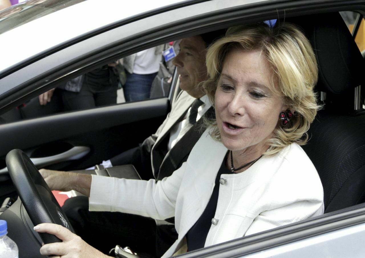 Die spanische Politikerin Esperanza Aguirre wurde von der Polizei bis nach Hause verfolgt