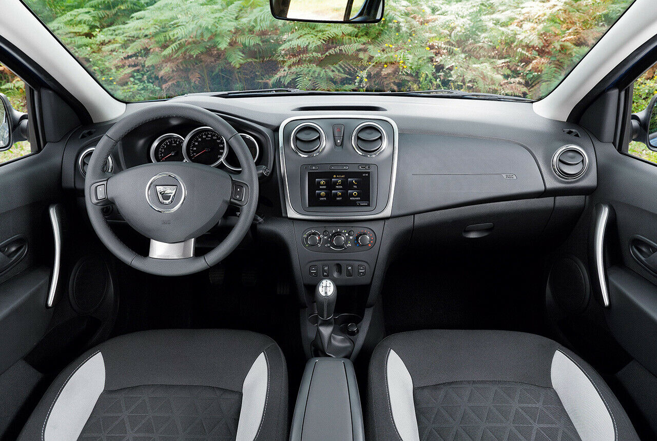 Dacia Sandero. Cockpit