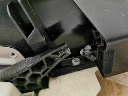 Bruch Dämpfer Handschuhfach A8 4E