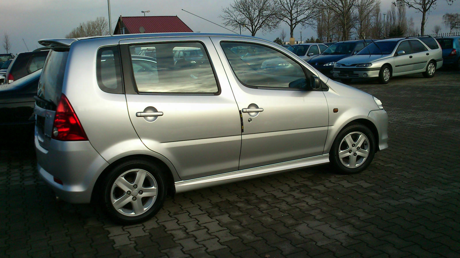 Daihatsu YRV M2 1.3 Test