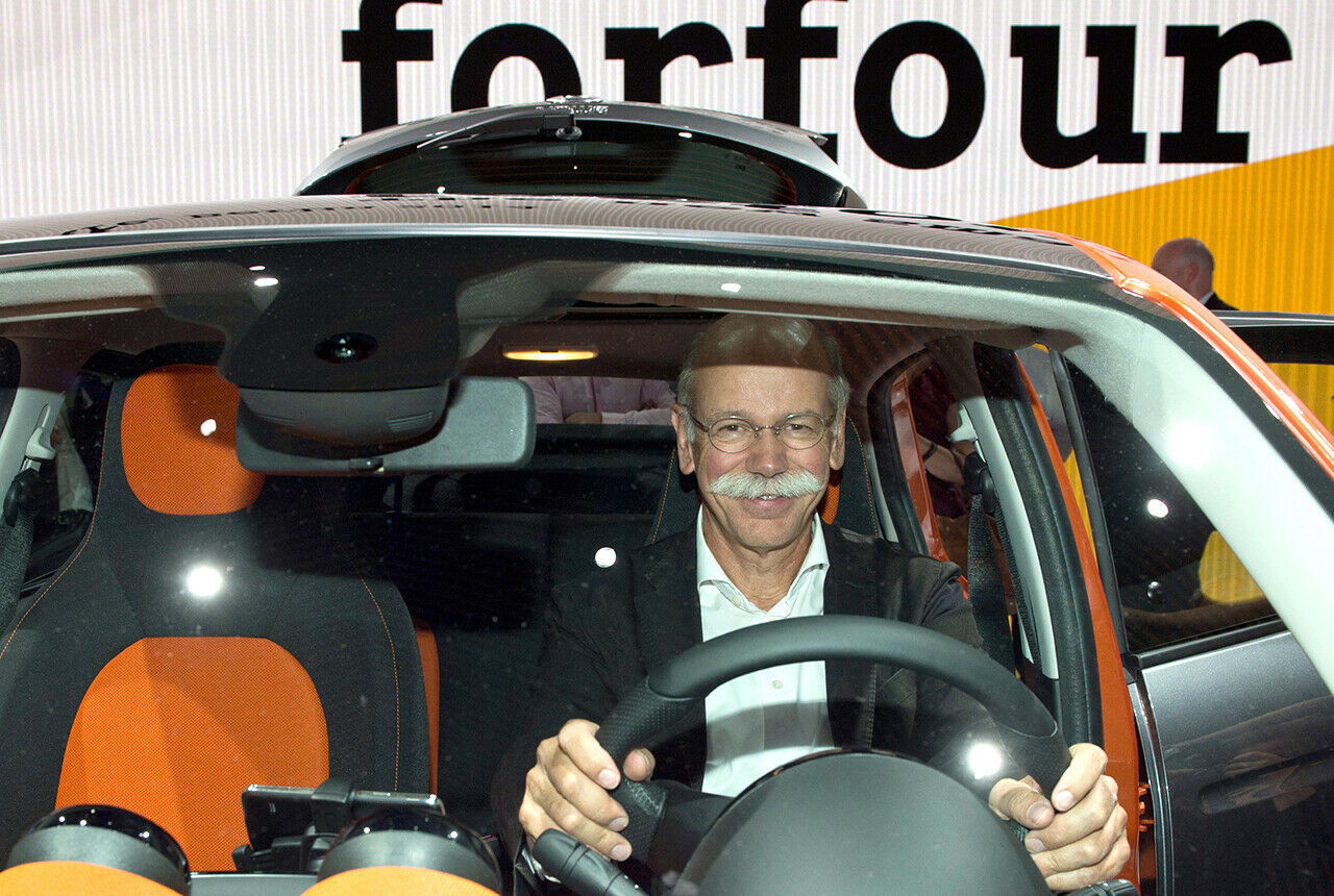 Daimler-Chef Dieter Zetsche - hier bei der Premiere des Smarts im Herbst 2014 - forderte im Gespräch mit der "Welt am Sonntag" realistischere Abgastests und betont, dass bei "Daimler keine Abgaswerte manipuliert wurden"