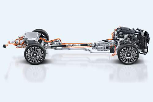 Vorne sitzt beim Plug-in-Diesel von Daimler der Diesel OM654, der Elektromotor steckt im Getriebe, die Akkus auf der Hinterachse