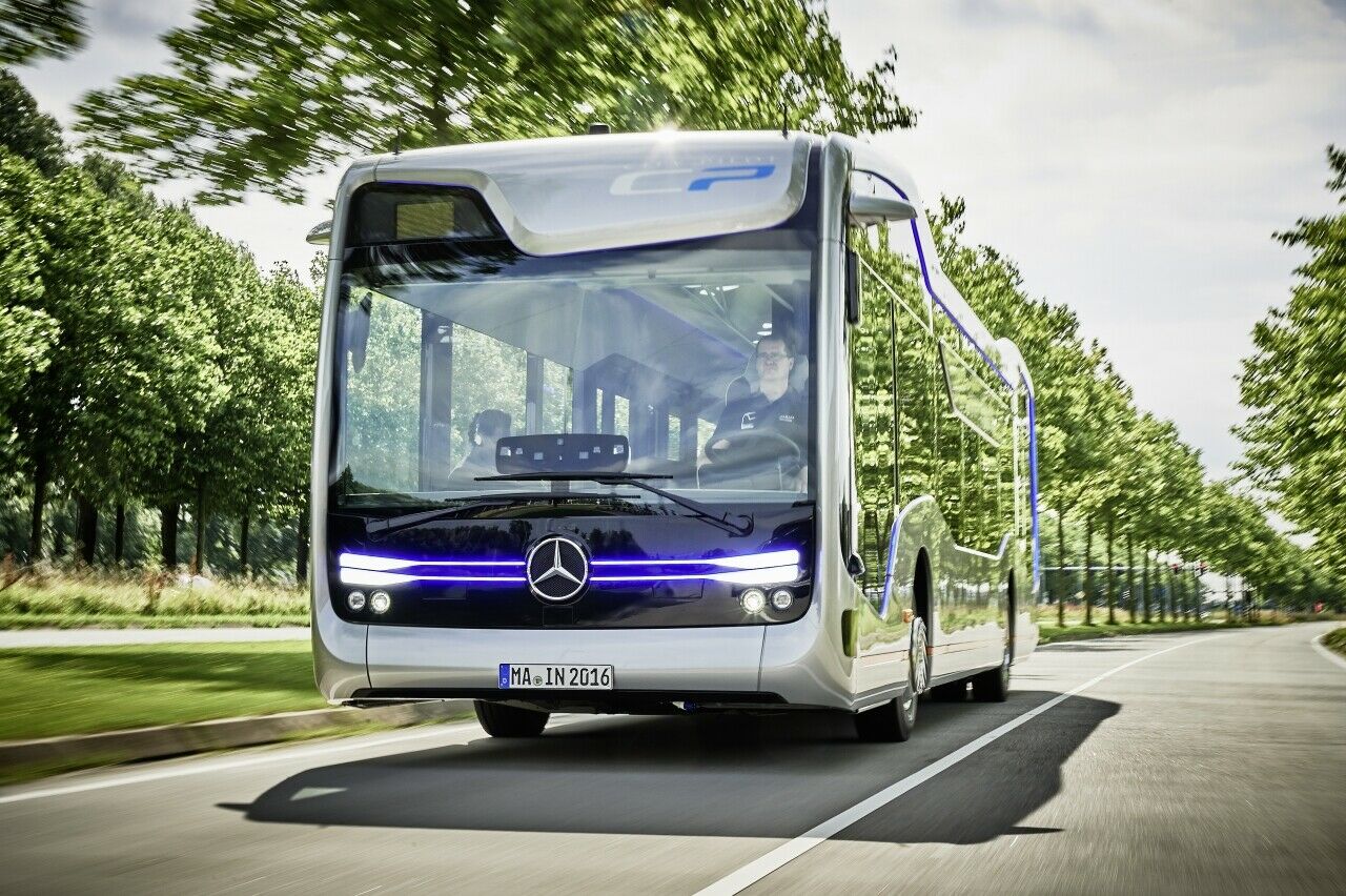 Daimler strukturiert die Bussparte um: Der Standort Neu-Ulm konzentriert sich künftig auf Reisebusse und autonomes Fahren