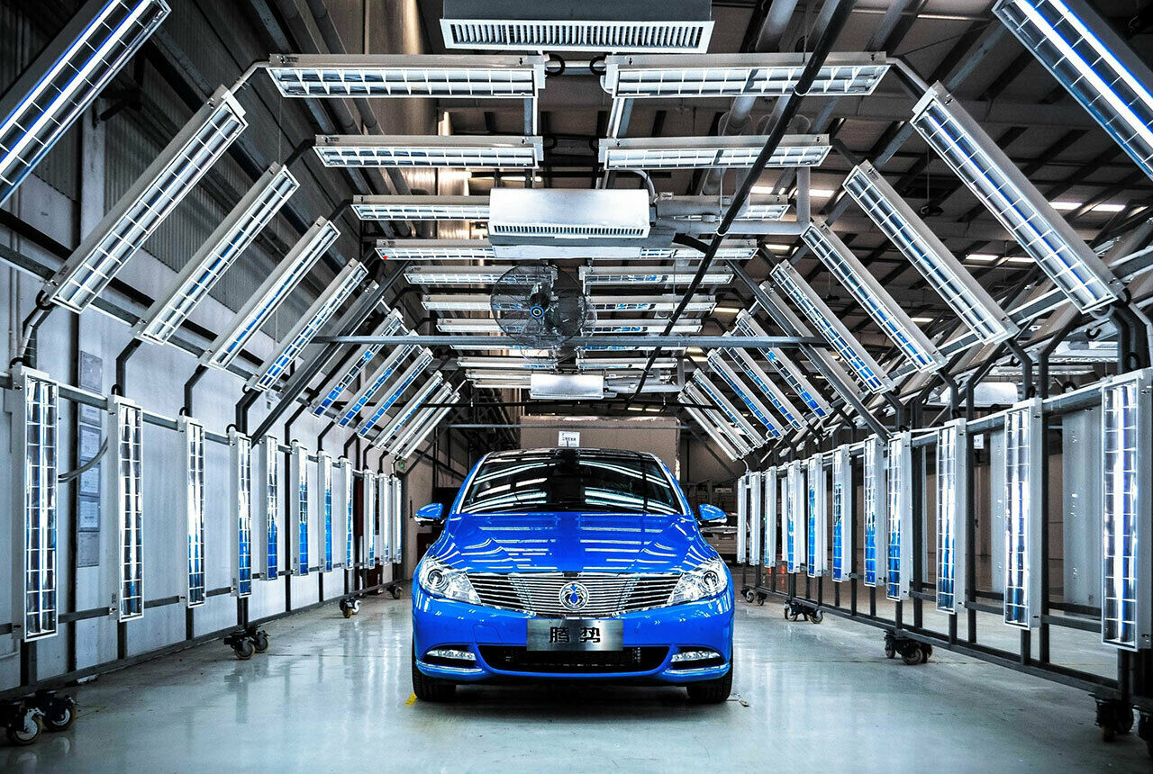 Produziert wird der Denza von Daimlers Joint Venture mit BYD namens BYD Daimler New Technology (BDNT)
