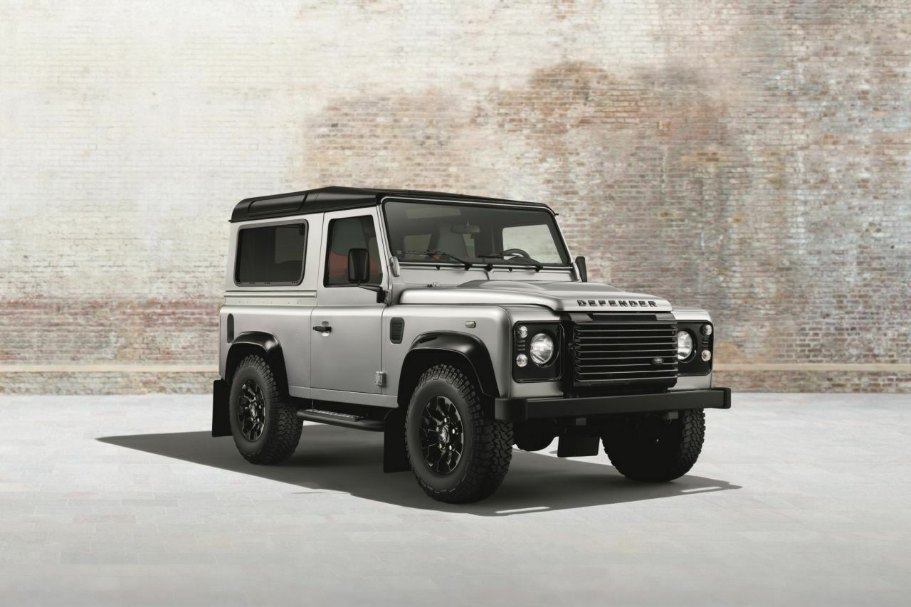 2015, so heißt es bisher, stellt Land Rover die Defender-Produktion ein. Vorher bekommt der urige Geländeklassiker sogar noch einmal ESP