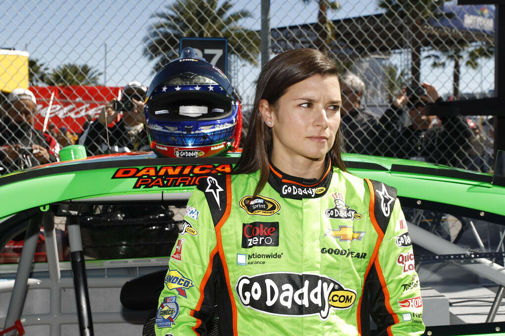 Danica fährt für den Rennstall Stewart-Haas Racing Chevrolet.