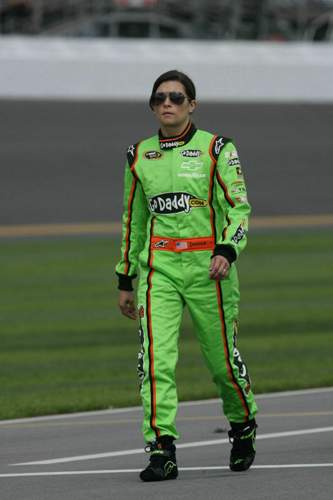 Danica Patrick macht einen Spaziergang auf der Rennstrecke