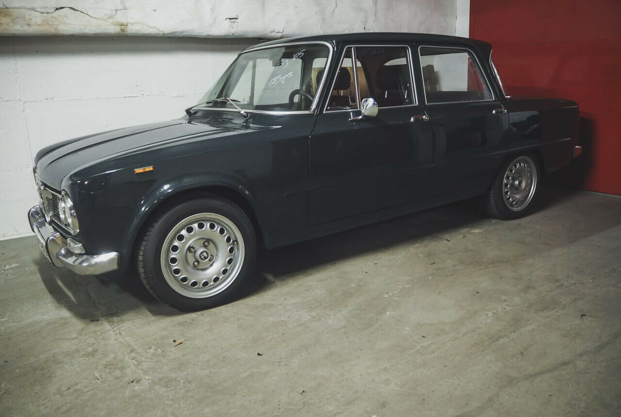 Fahrwerk, Bremsanlage, Motor: Auch diese Alfa Romeo Giulia (Bj. 1965) hat der Werkstattchef ein wenig modifiziert