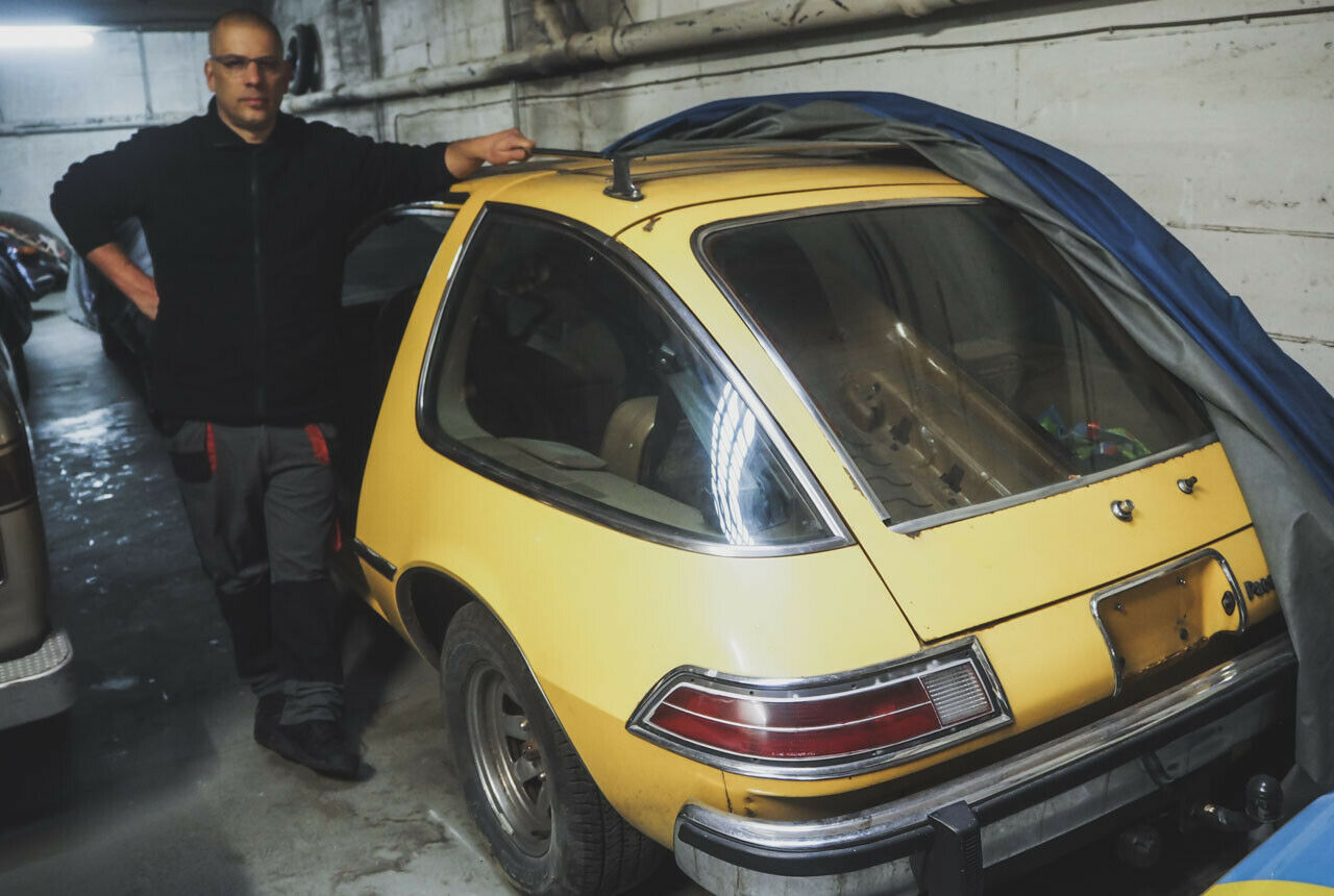 Zu Lehmanns Privatsammlung gehört auch dieser AMC Pacer, einer der ersten US-amerikanischen Kompaktwagen. „Meine Frau liebt dieses Auto“, sagt der 45-Jährige
