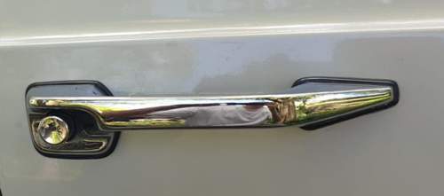 Beigegrauer Automatik-Benz