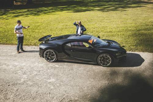 Erste Stunde, Bugatti-Kunde bei Herrn Wallace. Constantins neues Lieblingsfach