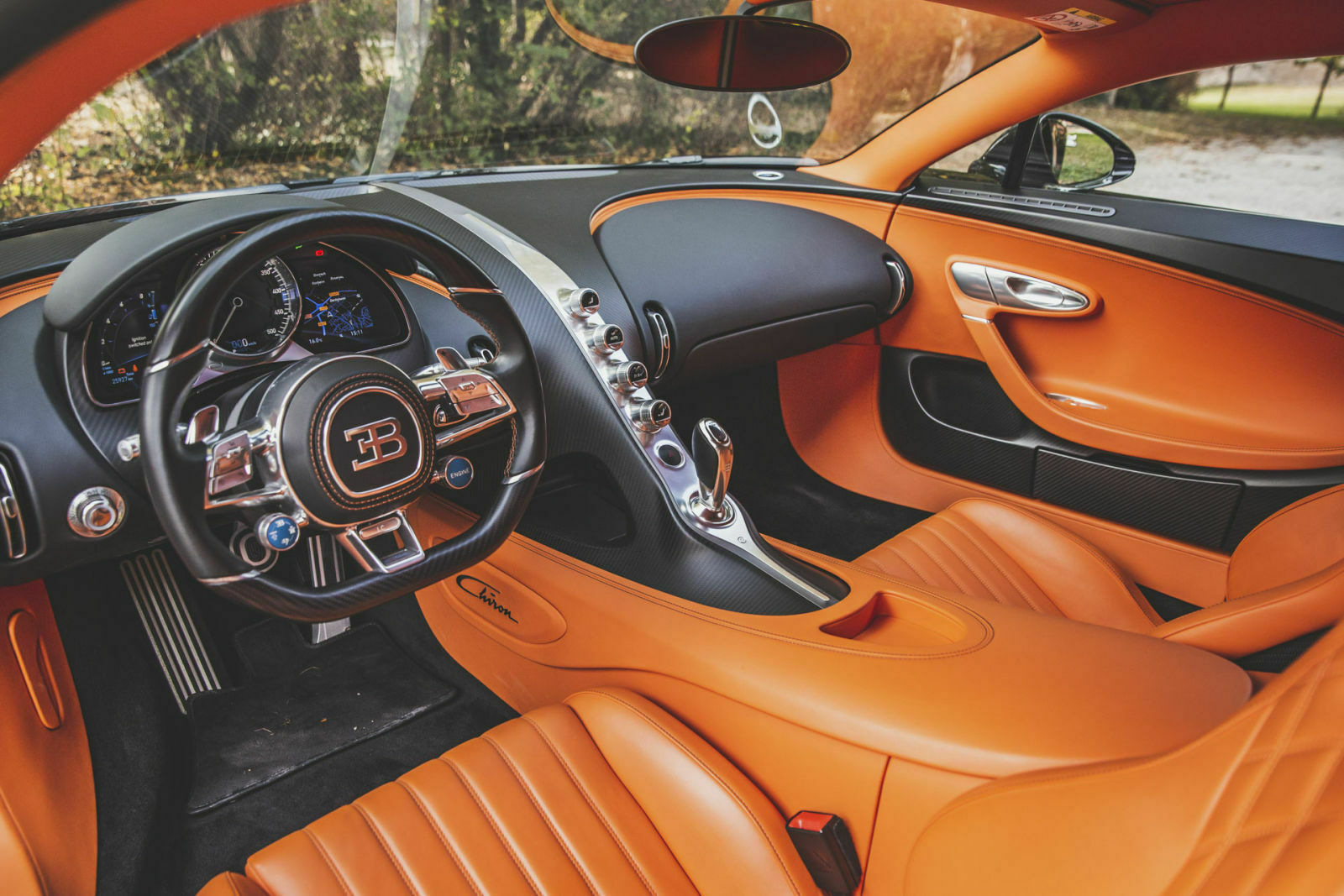 Der Innenraum des Bugatti Chiron: Leder, Alu, Carbon. Angeblich auch ein tolles Soundsystem. Das blieb bei uns aus