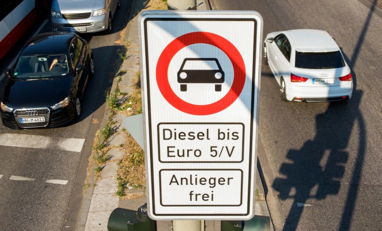 Die Regierung steht unter hohem Druck, heute eine Einigung zu erzielen. Daran muss sich auch die Autoindustrie beteiligen