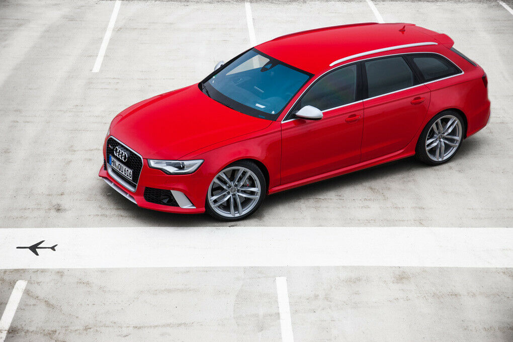 Der Audi RS6 ist fast fünf Meter lang und rund zwei Tonnen schwer