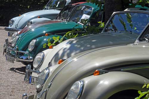 Sicherheitsgurte dürfen übrigens auch in Oldtimer eingebaut werden. In diesem Fall droht kein Verlust des Historienkennzeichens