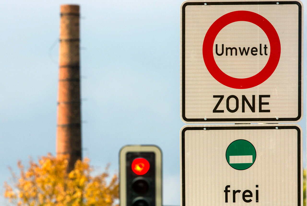 Rotes Licht für die Umweltzone: Die AfD will sie abschaffen. Umweltzonen hätten nicht wie erhofft zur Senkung der Feinstaubbelastung beigetragen