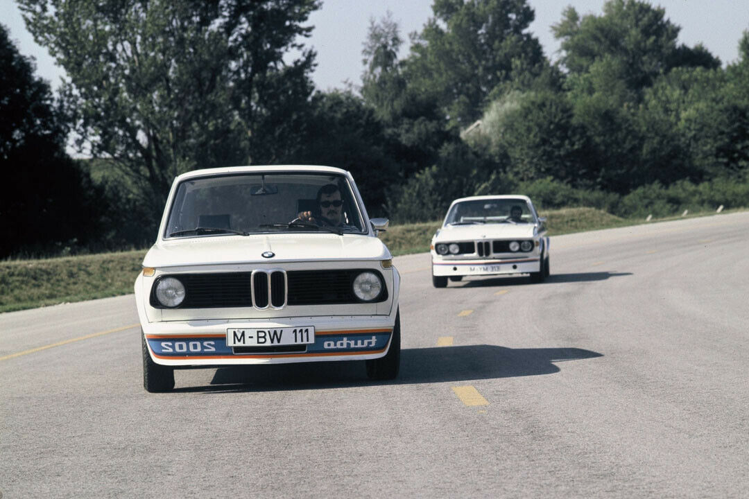 Traumhaftes Tempo-Duett: BMW 2002 Turbo mit einem BMW 3.0 CSL 1973