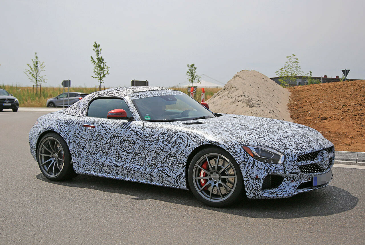 Mercedes-AMG GT Roadster Erlkönig: Die offene Version des Sportlers kommt voraussichtlich im kommenden Frühjahr auf den Markt