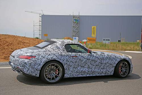 Mercedes-AMG GT Roadster Erlkönig: Wir rechnen mit der Publikumspremiere des offenen Sportwagens auf dem Pariser Salon im kommenden Herbst