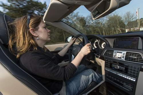 MT-Redakteurin Sabine Stahl im neuen E-Klasse Cabrio