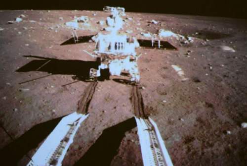 Der erste Rover den die Chinesen im Jahr 2013 zum Mond schossen, hieß Yutu (Jadehase)