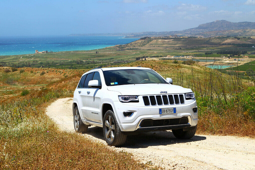 An den Offroad-Talenten des Jeep ändert sich nichts. Dank vier Allrad-Modi, sperrbarem Mitteldifferenzial und Niveauregulierung.