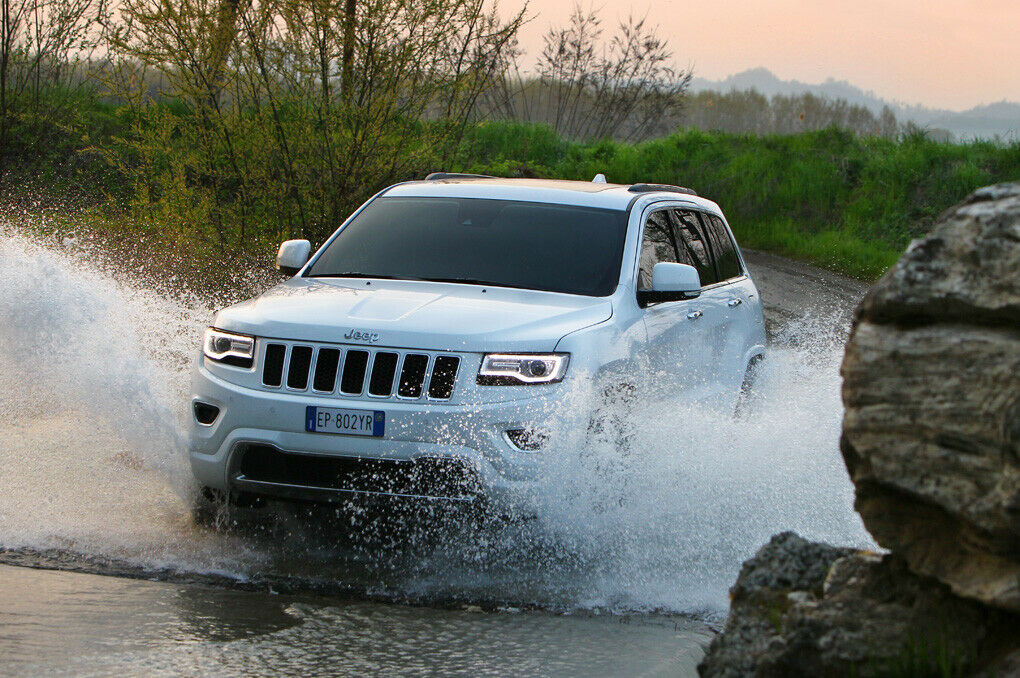 Nimmt eine kurze Abkühlung im Entmüdungsbecken: Jeep Grand Cherokee Facelift