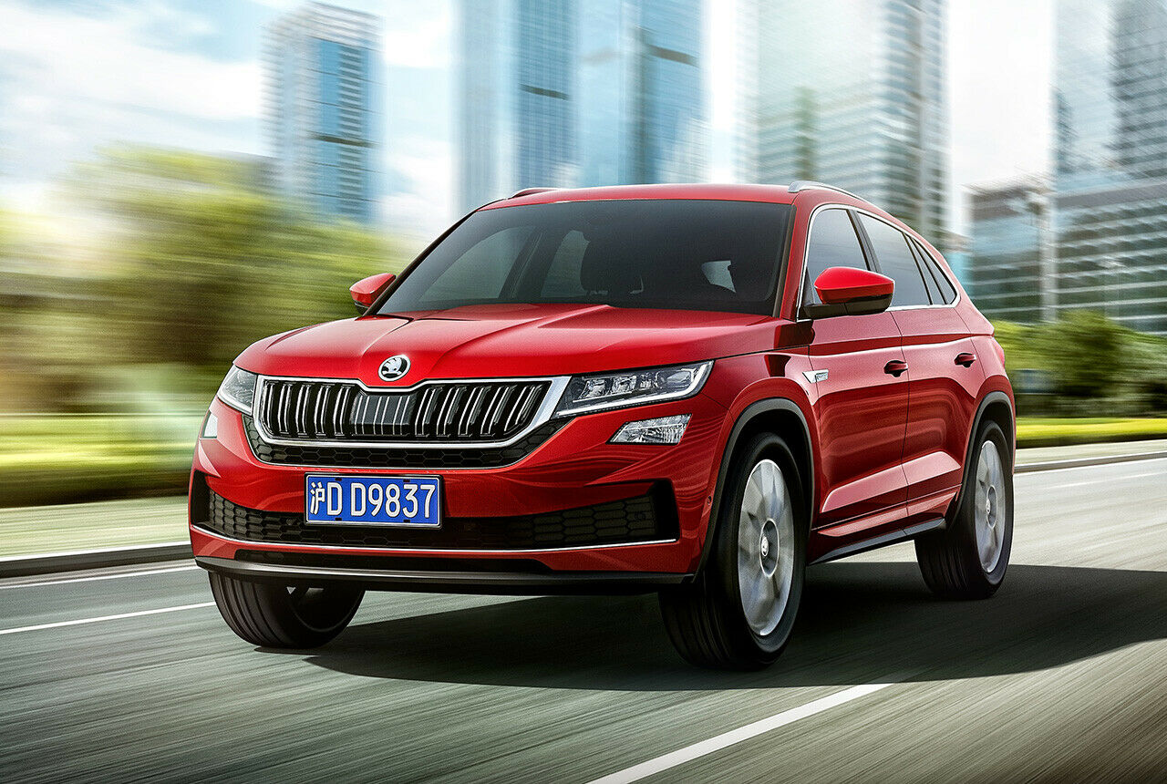 Die Front des Kodiaq GT entspricht der Front des normalen Kodiaq. Ab der B-Säule fällt das Dach ab