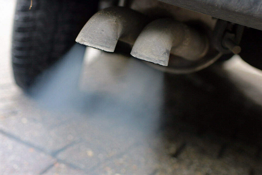 Der Dieselsteuersatz könnte nach Vorstellungen des Umweltbundesamts schrittweise an den von Benzin angepasst werden