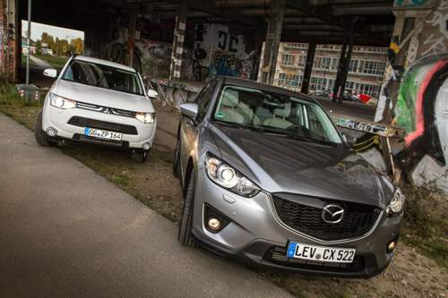 Der erste Eindruck entspricht dem Testergebnis: Der Mazda fährt dynamischer, der Outlander ist praktischer