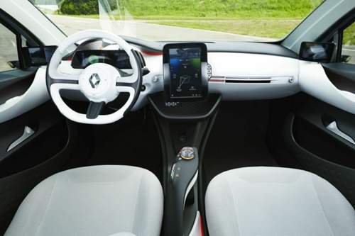 Zwar sieht der Renault Eolab noch stark nach Studie aus, dennoch basiert er auf dem Clio und die meisten Komponenten sind bereits für die Serie verfügbar